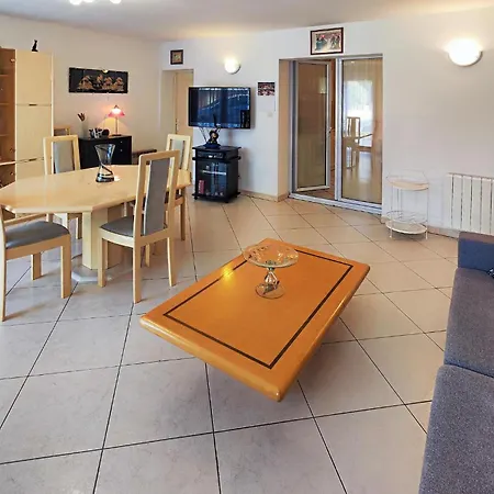 In With Kitchen